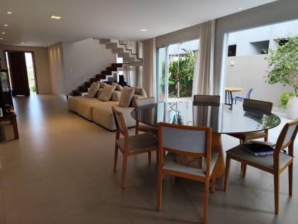 Casa de Alto Padrão no Damha Beach Resort – Fundo para o Lago