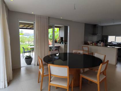 Casa de Alto Padrão no Damha Beach Resort – Fundo para o Lago