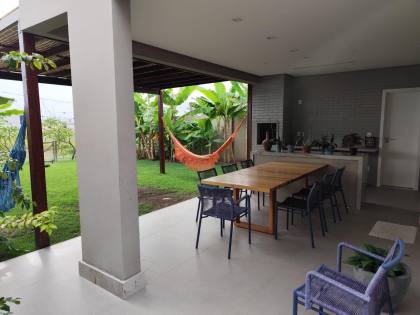 Casa de Alto Padrão no Damha Beach Resort – Fundo para o Lago