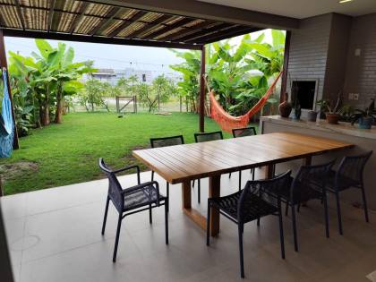 Casa de Alto Padrão no Damha Beach Resort – Fundo para o Lago