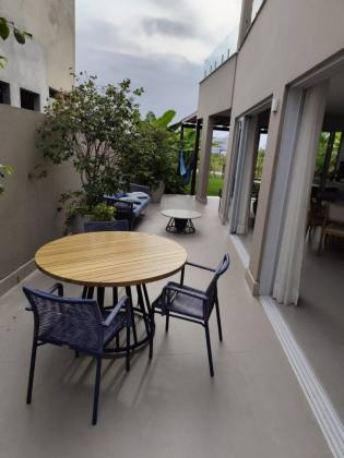 Casa de Alto Padrão no Damha Beach Resort – Fundo para o Lago