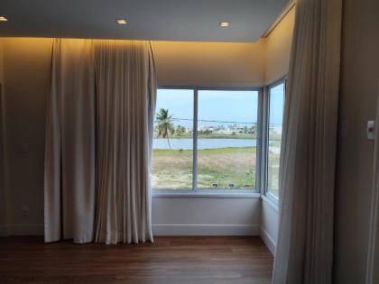 Casa de Alto Padrão no Damha Beach Resort – Fundo para o Lago