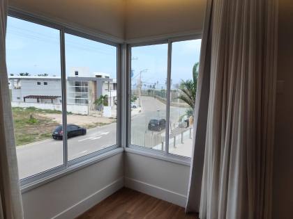 Casa de Alto Padrão no Damha Beach Resort – Fundo para o Lago