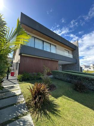 Casa Nova no Alphaville Sergipe – Frente Leste de Esquina