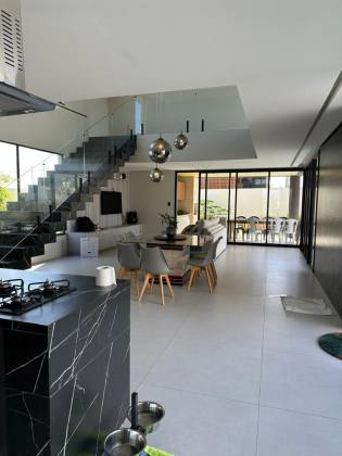 Casa Nova no Alphaville Sergipe – Frente Leste de Esquina