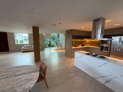 Casa de Alto Padrão no Condomínio Maria Rezende Machado - Aruana