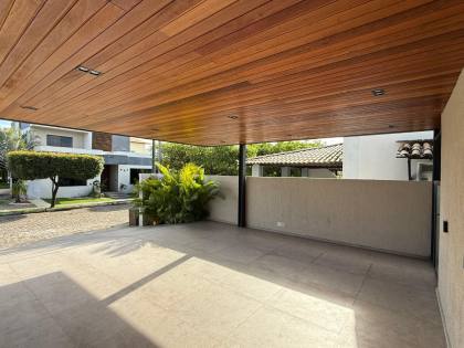 Casa de Alto Padrão no Condomínio Maria Rezende Machado - Aruana