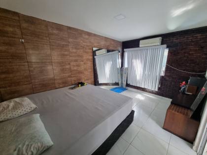 RESIDÊNCIA DE ALTO PADRÃO PRÓXIMA À PRAIA DE ATALAIA