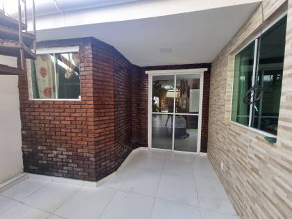 RESIDÊNCIA DE ALTO PADRÃO PRÓXIMA À PRAIA DE ATALAIA