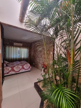 RESIDÊNCIA DE ALTO PADRÃO PRÓXIMA À PRAIA DE ATALAIA