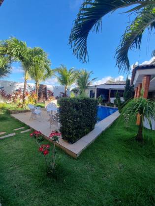 RESIDÊNCIA DE ALTO PADRÃO PRÓXIMA À PRAIA DE ATALAIA