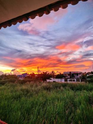 RESIDÊNCIA DE ALTO PADRÃO PRÓXIMA À PRAIA DE ATALAIA