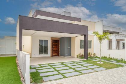 Casa à Venda no Condomínio Morada do Lago – A 800m da Praia!