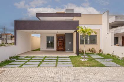 Casa à Venda no Condomínio Morada do Lago – A 800m da Praia!