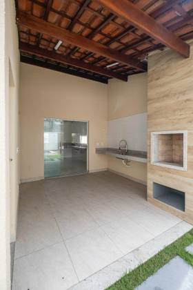 Casa à Venda no Condomínio Morada do Lago – A 800m da Praia!