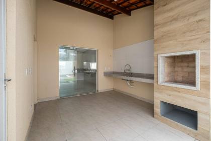 Casa à Venda no Condomínio Morada do Lago – A 800m da Praia!