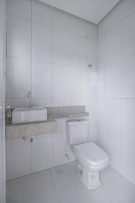 Casa à Venda no Condomínio Morada do Lago – A 800m da Praia!