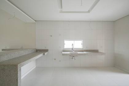 Casa à Venda no Condomínio Morada do Lago – A 800m da Praia!