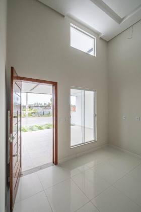 Casa à Venda no Condomínio Morada do Lago – A 800m da Praia!