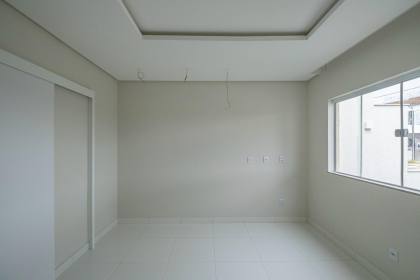 Casa à Venda no Condomínio Morada do Lago – A 800m da Praia!