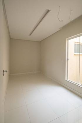 Casa à Venda no Condomínio Morada do Lago – A 800m da Praia!