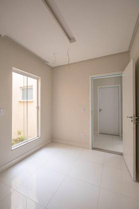 Casa à Venda no Condomínio Morada do Lago – A 800m da Praia!