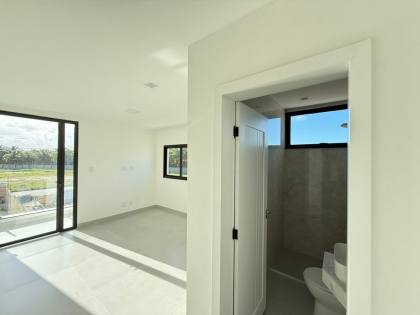 Belíssima Casa Duplex no Condomínio Villaredo Barra – Pé na Areia com Estrutura de Resort!