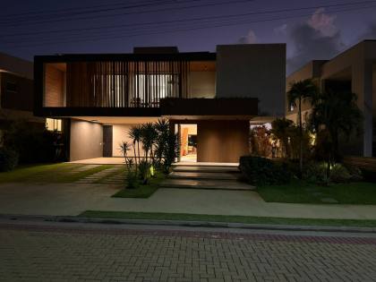 Belíssima casa à venda no Residencial Damha
