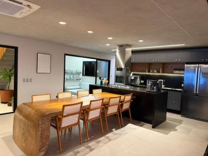 Belíssima casa à venda no Residencial Damha