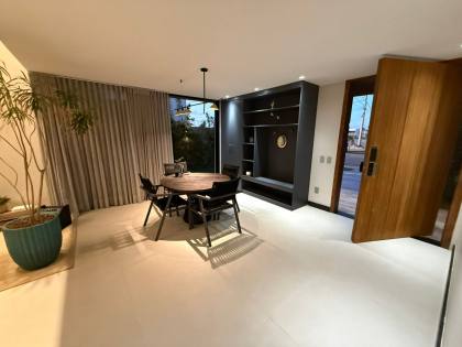 Belíssima casa à venda no Residencial Damha