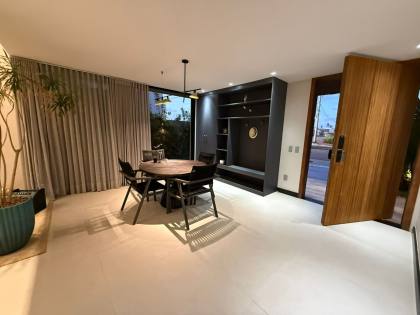 Belíssima casa à venda no Residencial Damha