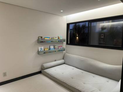 Belíssima casa à venda no Residencial Damha