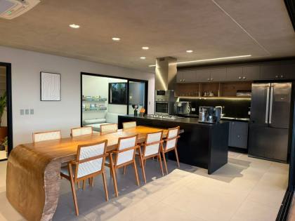 Belíssima casa à venda no Residencial Damha