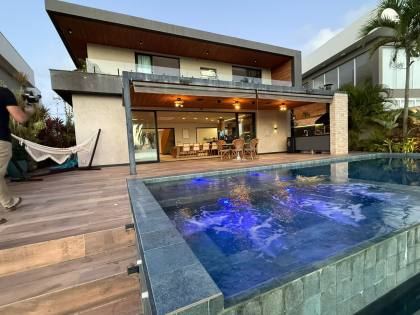 Belíssima casa à venda no Residencial Damha