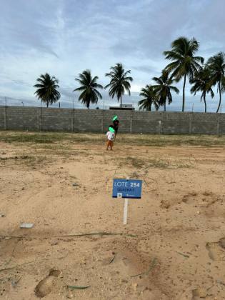 Lote à venda condomínio pé na areia – Padang Beach Residence
