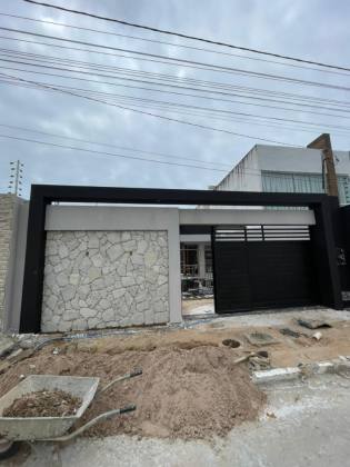 Casa à venda no bairro Aruana