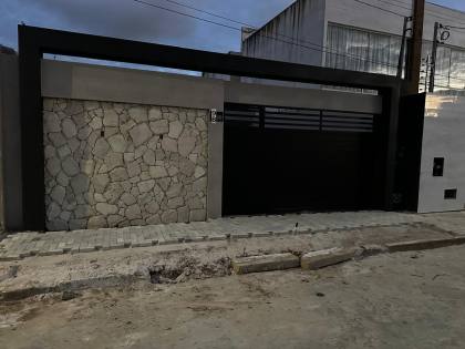 Casa à venda no bairro Aruana