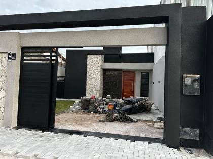 Casa à venda no bairro Aruana