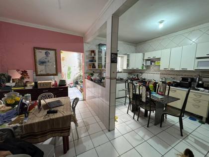 Casa à Venda em rua pública no Bairro 13 de Julho - Aracaju/SE