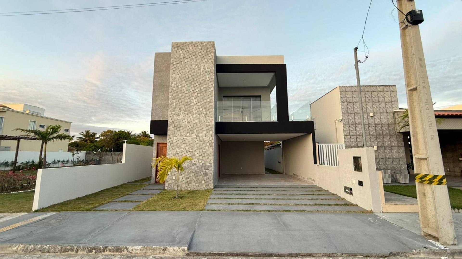 Excelente casa à venda– Condomínio Sol e Praia