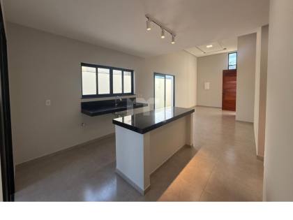 Excelente Casa à Venda — Condomínio Sol e Praia