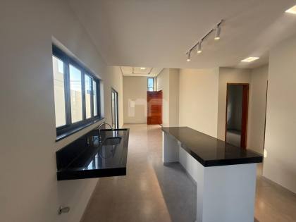 Excelente Casa à Venda — Condomínio Sol e Praia