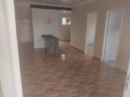 Casa com 2 Pavimentos e Piscina na Barra dos Coqueiros– Espaço e Conforto!