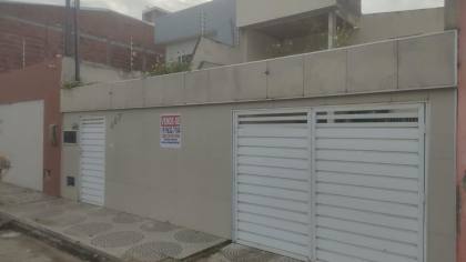 Casa com 2 Pavimentos e Piscina na Barra dos Coqueiros– Espaço e Conforto!