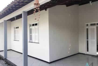 Casa à venda no Luzia-Conjunto Médici.