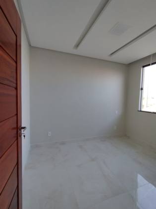 Casa Moderna com Pé Direito Alto no Condomínio Villaredo Barra – Viva Pé na Areia!