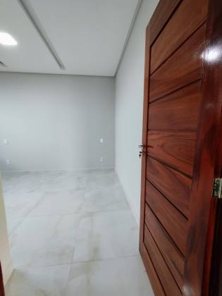 Casa Moderna com Pé Direito Alto no Condomínio Villaredo Barra – Viva Pé na Areia!