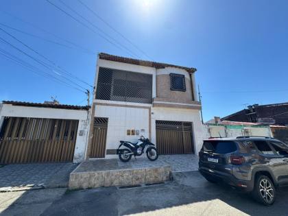 Casa em rua pública a venda com 2 pavimentos no Marcos Freire II