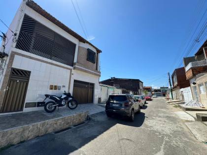 Casa em rua pública a venda com 2 pavimentos no Marcos Freire II