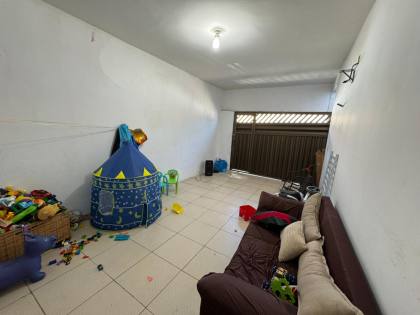 Casa em rua pública a venda com 2 pavimentos no Marcos Freire II